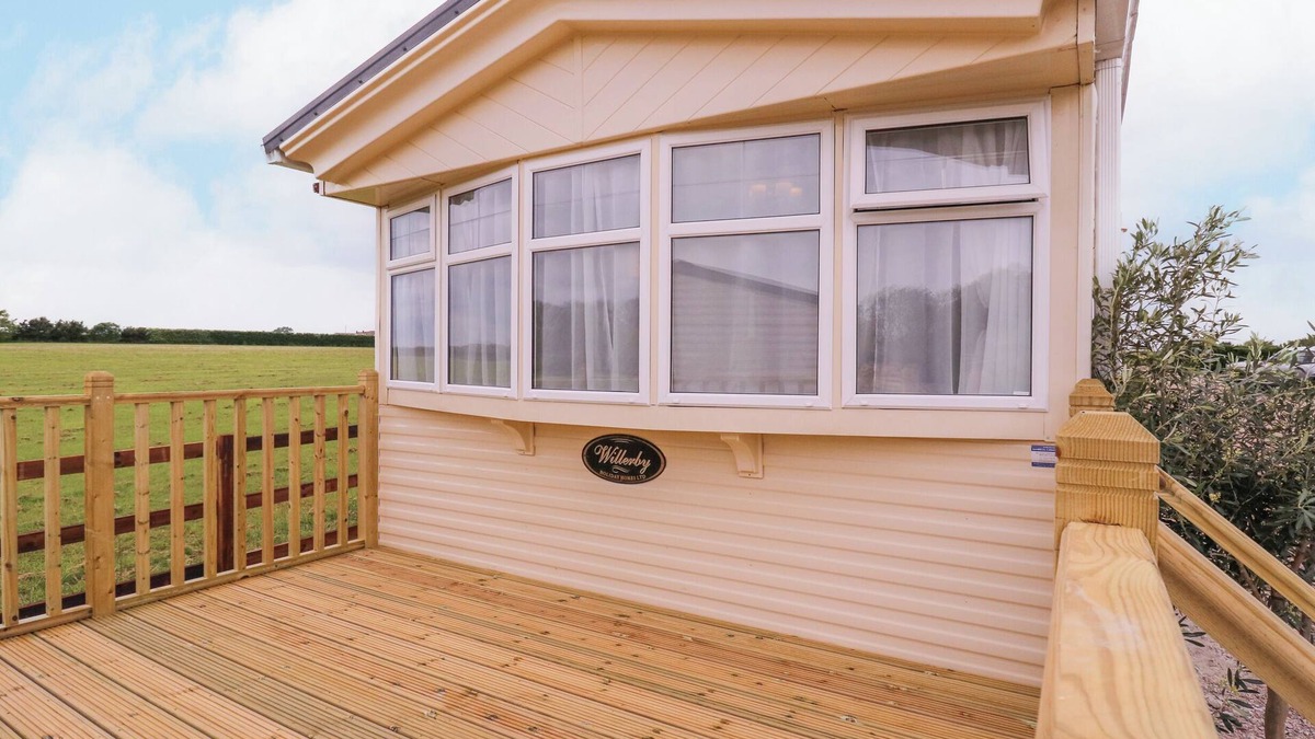 Saint Osyth Cottage | THE RICHMOND, pet friendly, with a garden in St. Osyth