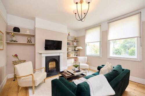 Arbury House | The River Cam Hideaway - Fabulous 6BDR House with Garden plus Terrace