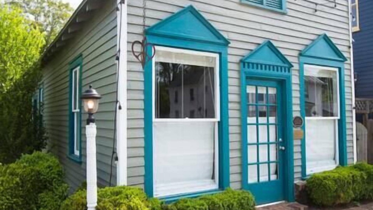Sperryville House | The River Cottage: 29 Main Street