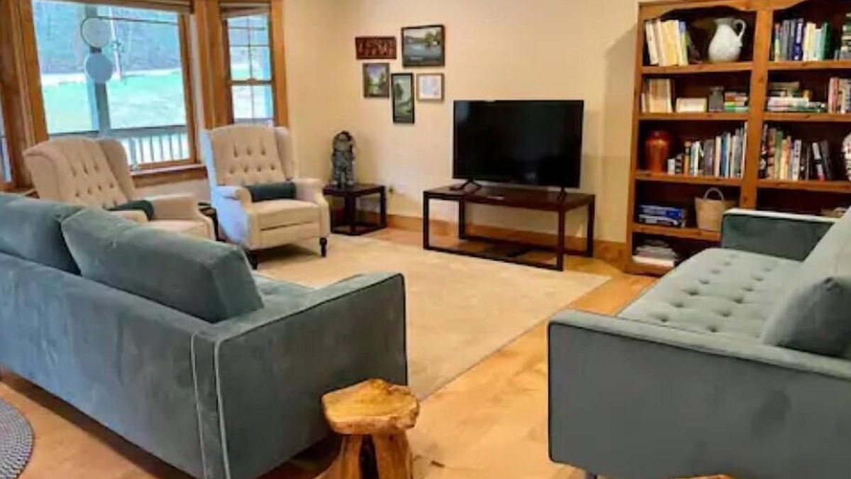 Fishs Eddy House | The River House: huge house with hot tub and game room