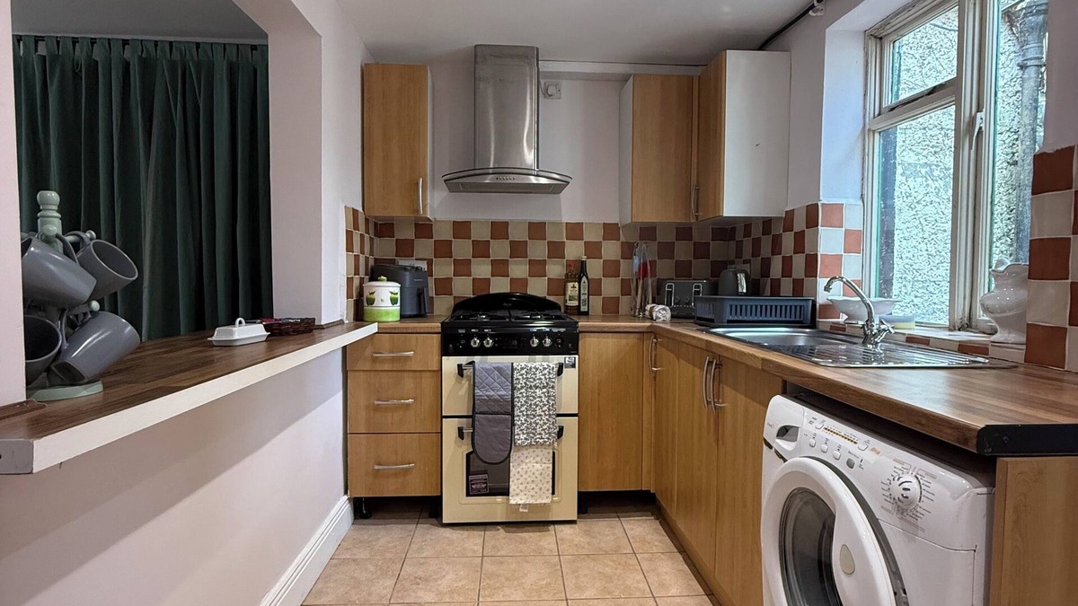 Parteen Ski Chalet | The River Lodge. Cottage on river-fronted estate 10 mins from Limerick City