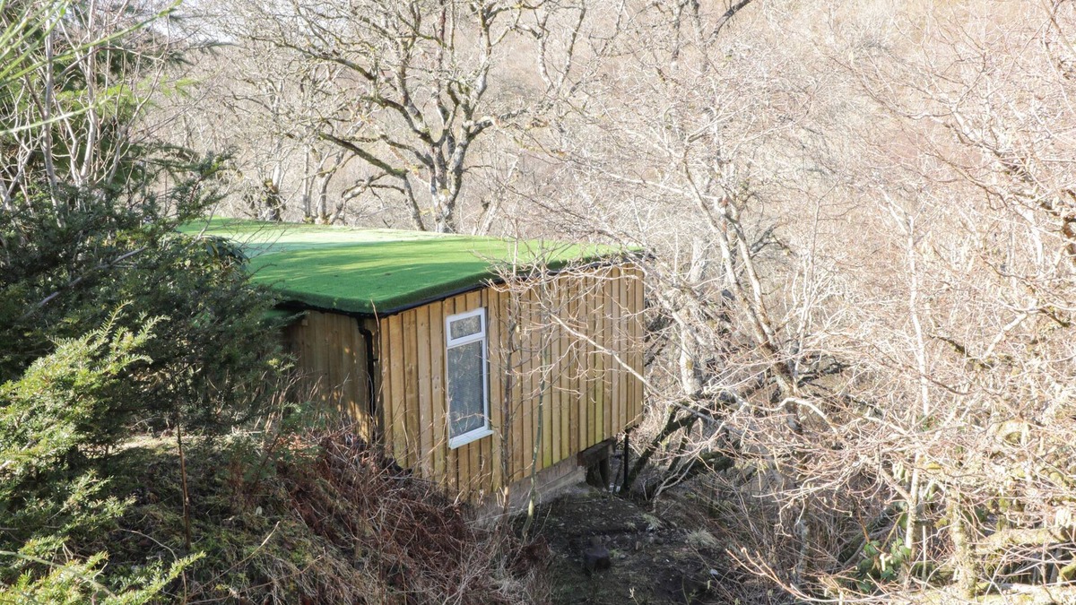 Lerags Cottage | THE RIVER LODGE, romantic, country holiday cottage in Oban