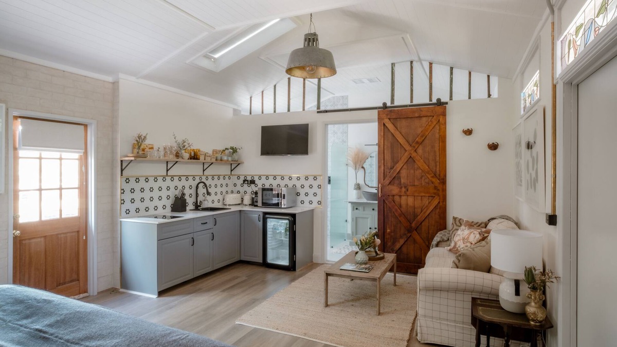 Paddys River House | The River Stables, with views of Paddys River NSW