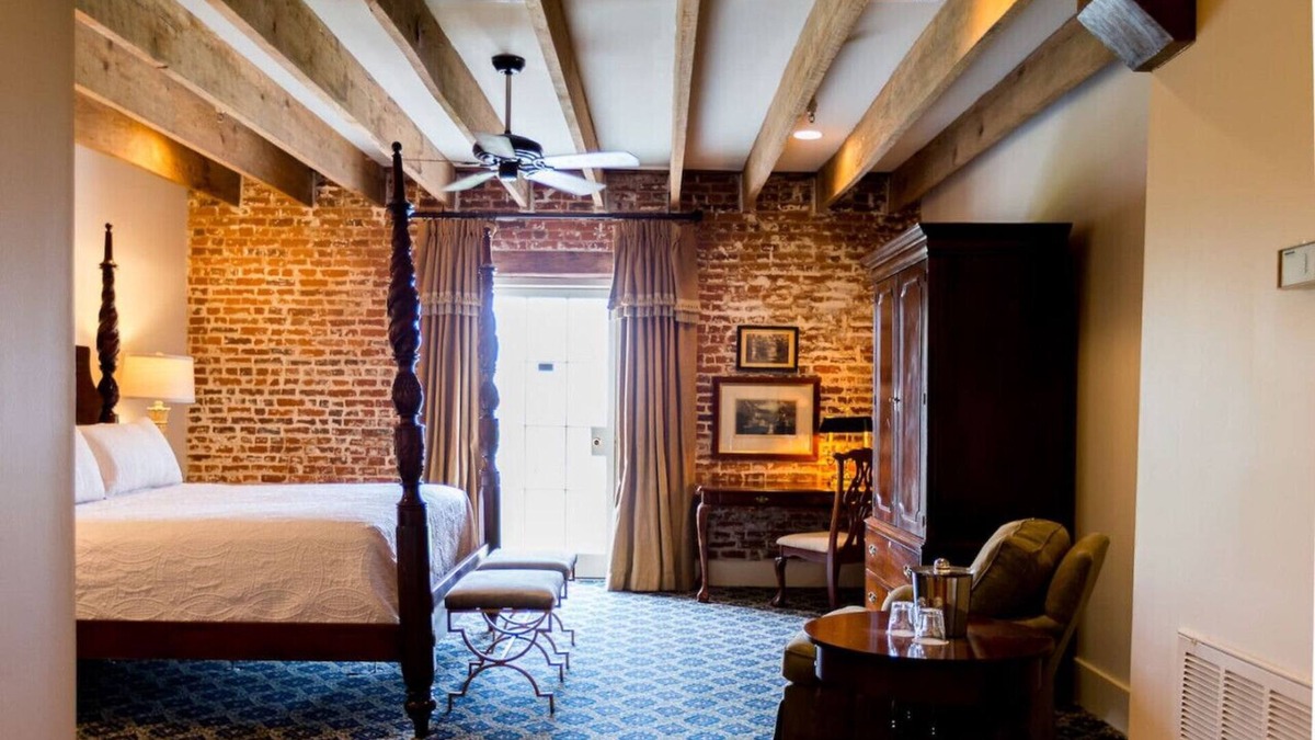 Natchez House | The River Walk Inn - Rooms 801-806