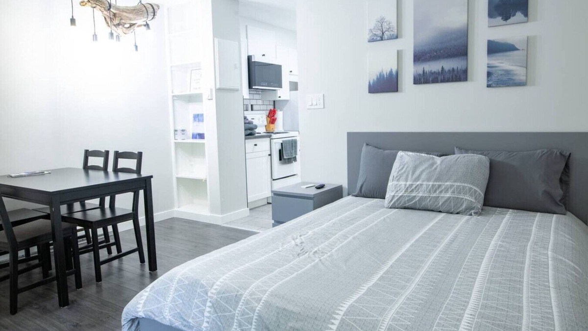 Harrison Hot Springs Apartment | The Riverbend | Modern Studio @ Harrison Lake