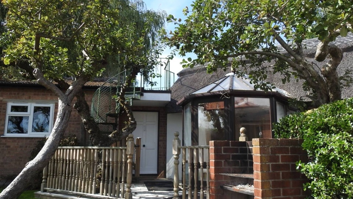 New Forest District House | The Riverside Studio at Old Bridge Cottage , Ringwood, New Forest