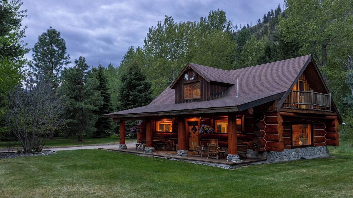 Clinton Cabin | The Riverstone provides a beautiful place to relax and enjoy life