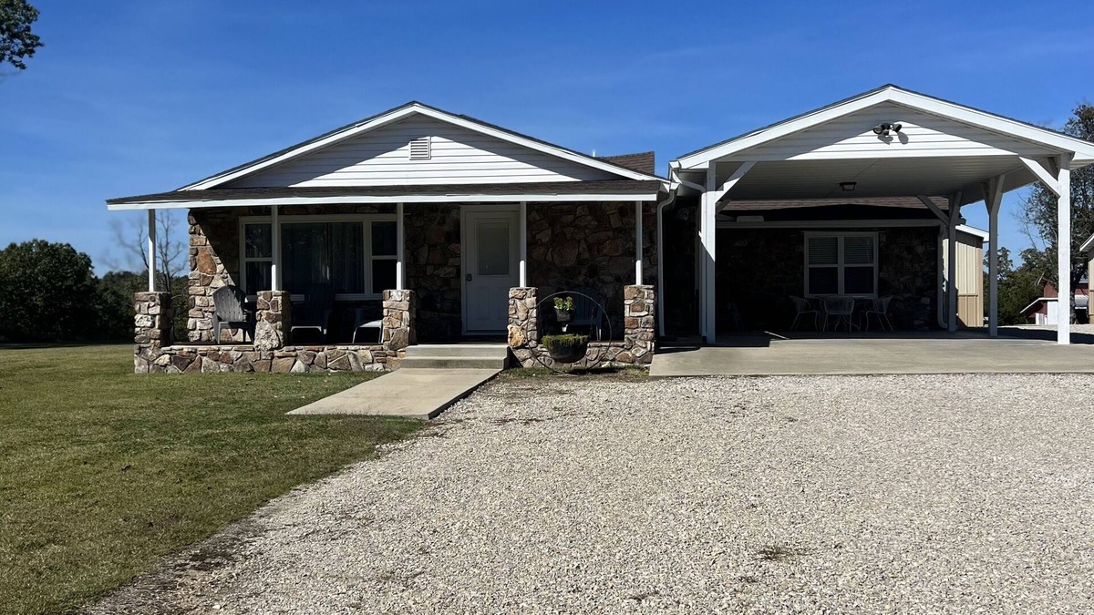 Mammoth Spring House | The Rock House Escape