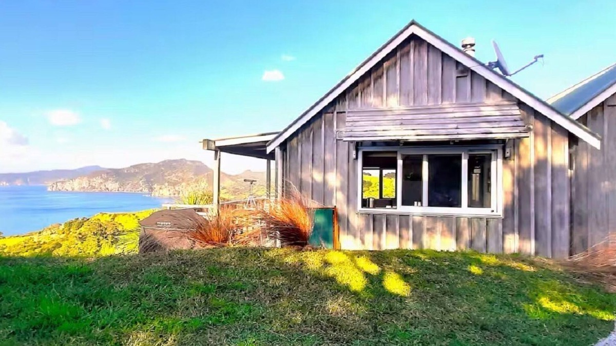 Tuateawa House | The Rock " Serene, Tranquil, Awesome"