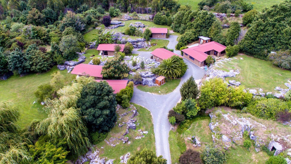 Takaka Hotel | The Rocks Chalets