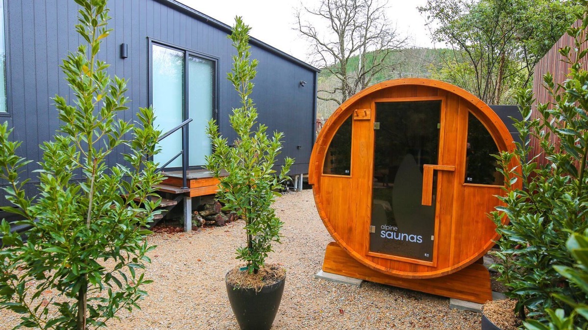 Bright Cabin | The Rocks - Olive Retreat