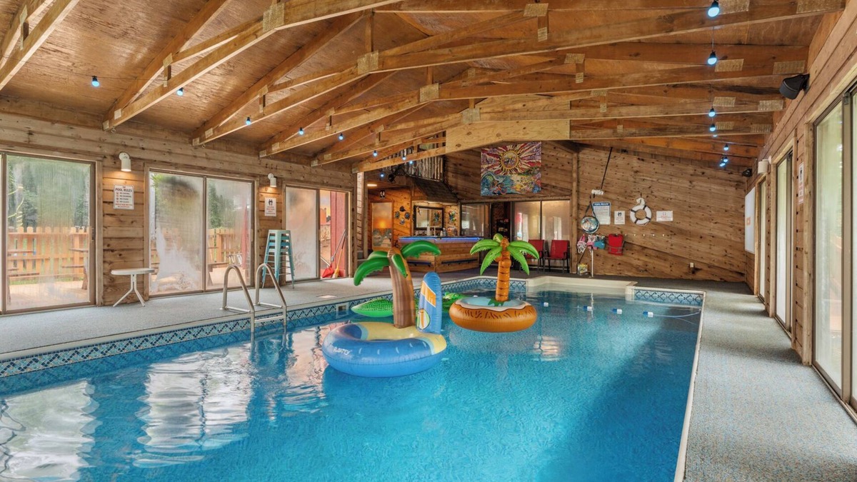 Radcliff House | The Rockstar/Indoor pool/Close to Ft Knox