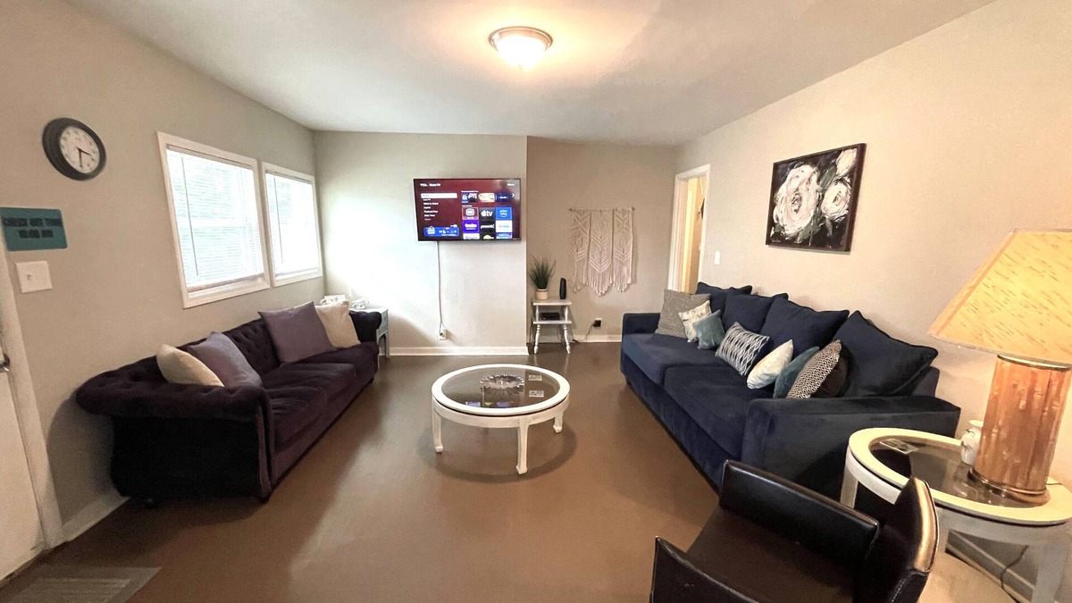 New Castle House | The Roebuck/Vibrant Cozy Eclectic Boutique