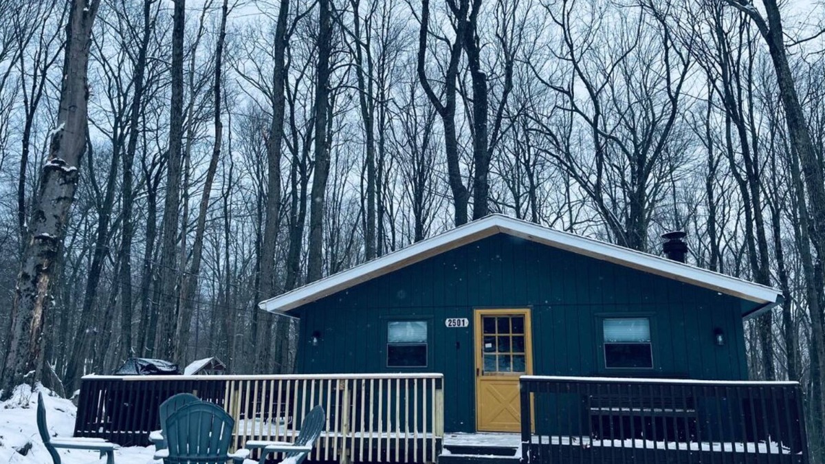 Locust Lake Village Cottage | The Romantic Getaway W/Fireplace-Grill-Fire pit-walkable distance to the Lake!