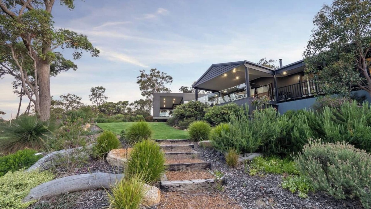 Quedjinup House | The Roo House Sprawling Bushland Retreat near Town