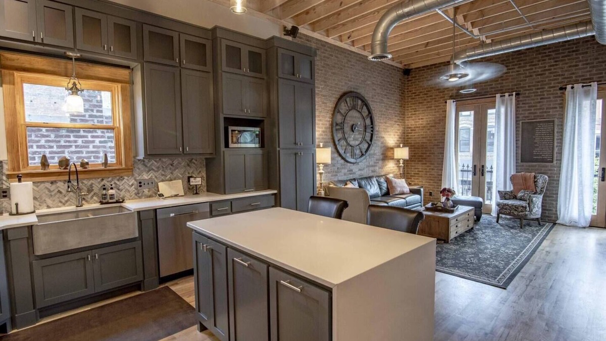 McMinnville Condo | THE ROOF TOP ON MAINn Downtown Main Street McMinnville TN