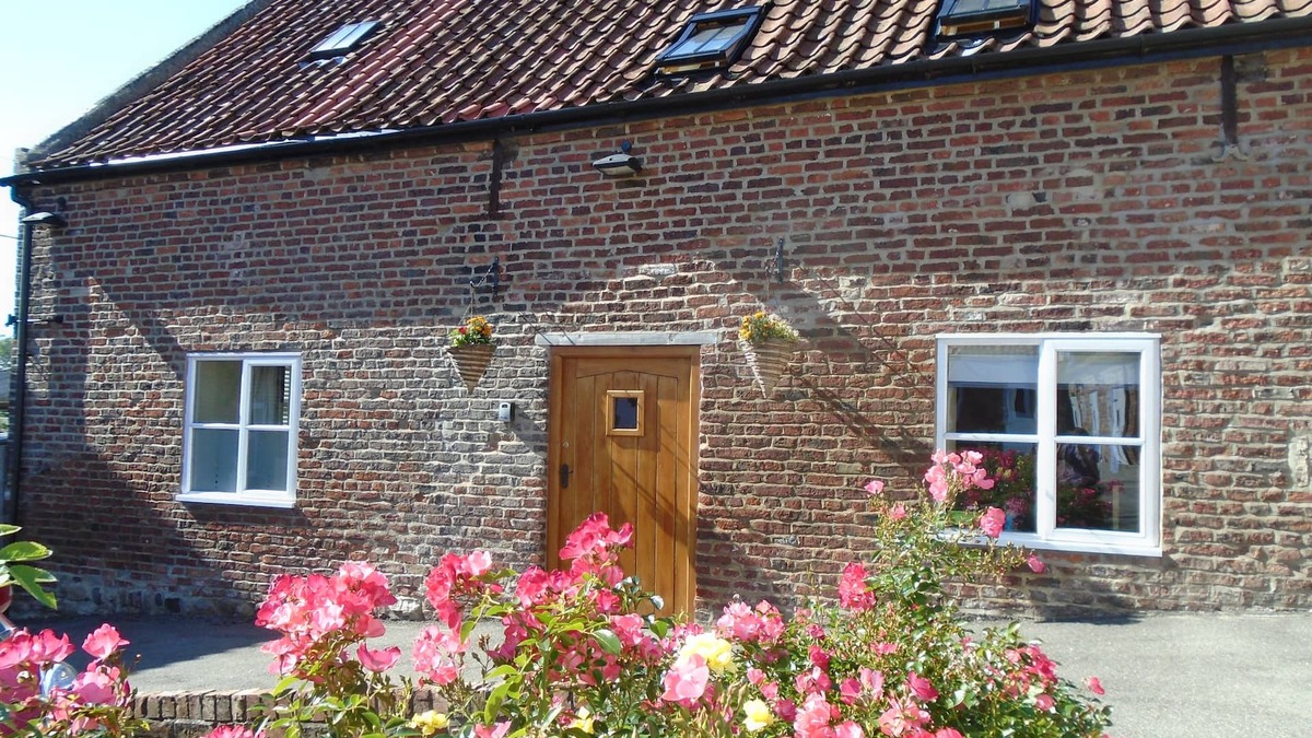 Buckton House | The Roost a stunningly converted self catering cottage sleeping up to 8 guests.