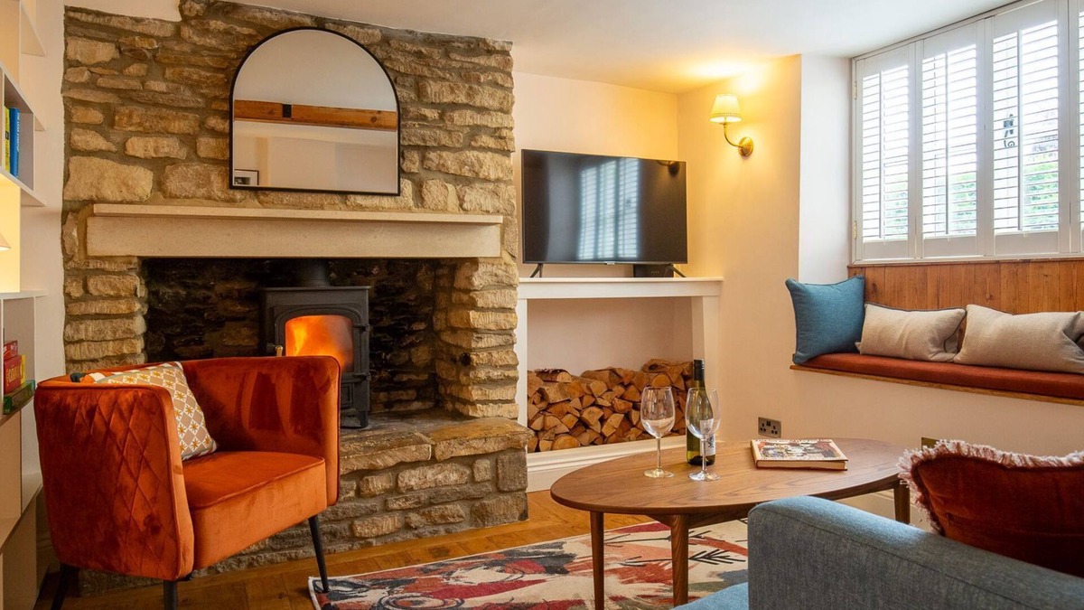 Coln St Aldwyns Cottage | The Roost at Coln - Dog Friendly Romantic Retreat