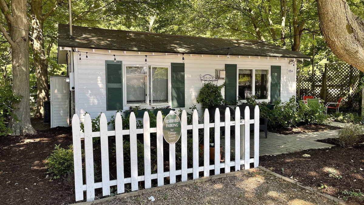 Saugatuck Cottage | The Roost at The Southerner