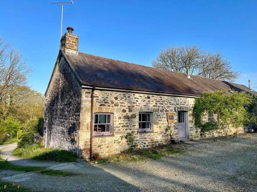 Llandysul House | The Rose Barn, Ysgubor y Rhosyn