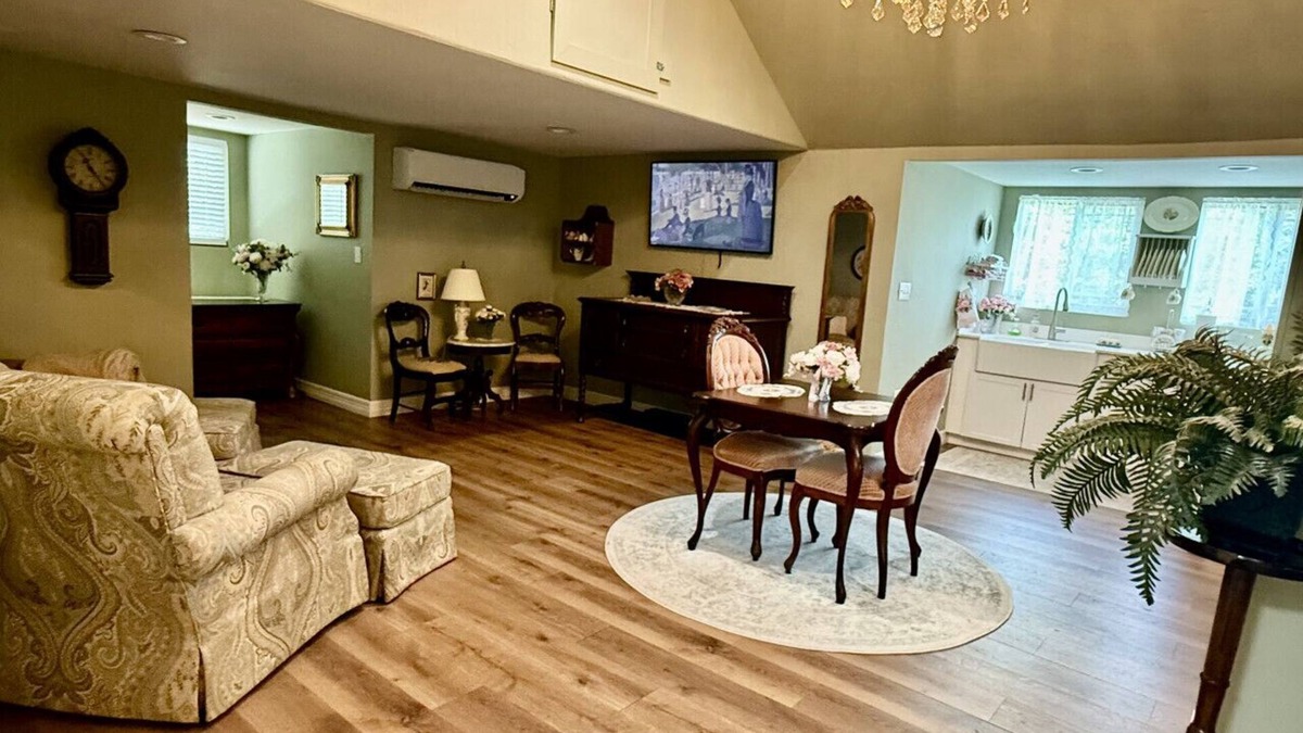 Guthrie Apartment | The Rose Cottage at The Carriage House
