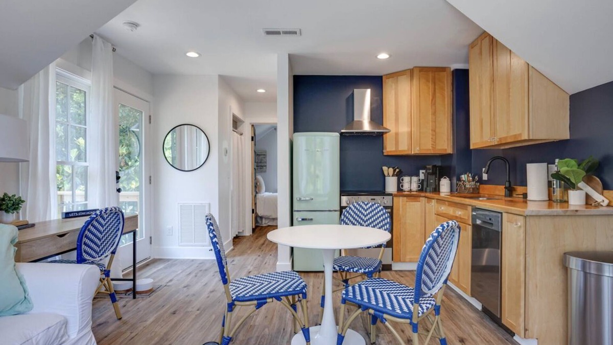 Southwest Raleigh Apartment | The Rose Garden Retreat - NC State/Cameron Village/PNC Park