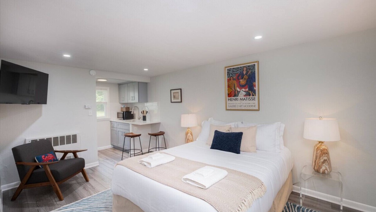 Old Mystic Apartment | The Rossie Studio · Near Mystic, Casinos + USCGA