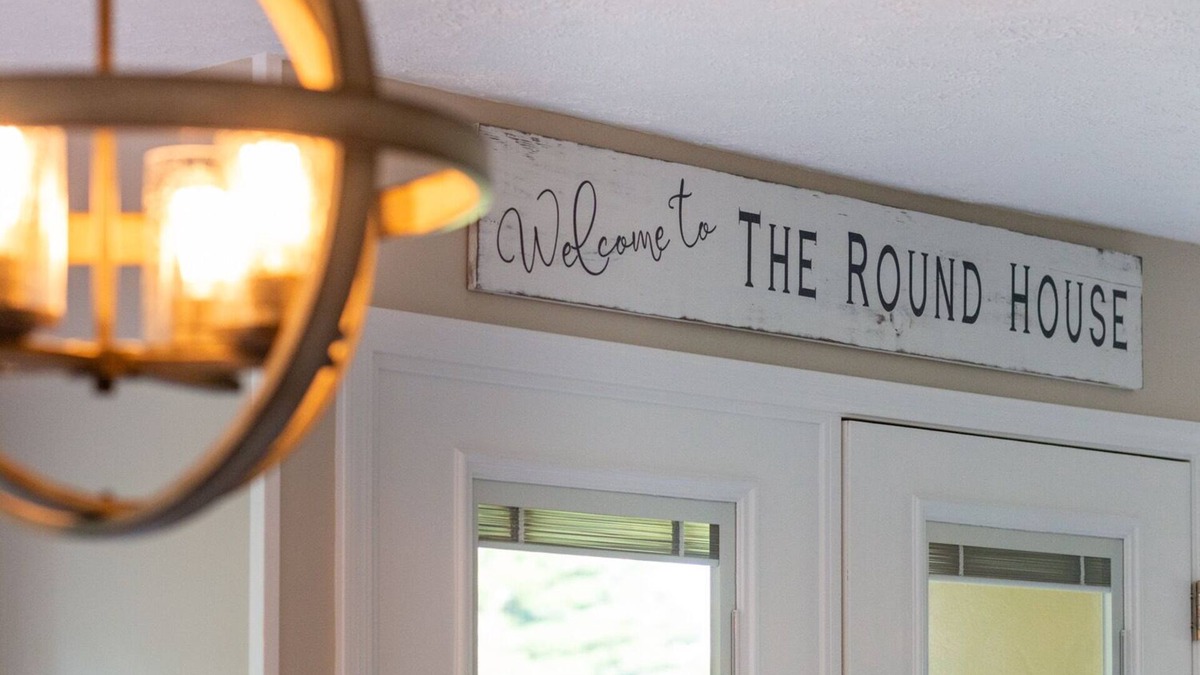 Perrysville House | The Round House at Pleasant Hill, Near Mohican & Snow Trails