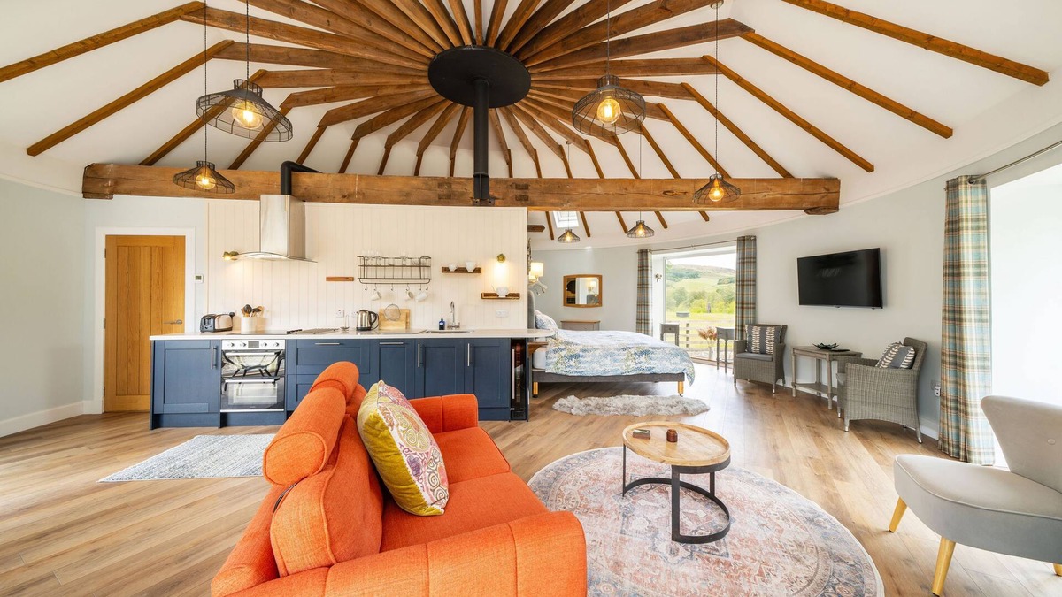 Dunkeld Cottage | The Roundhouse - a cottage that sleeps 2 guests in 1 bedroom