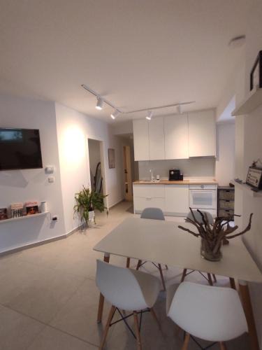 Palaio Tsifliki Apartment | The Roundhouse