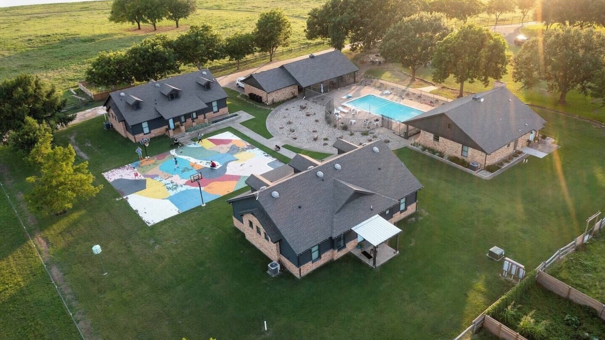 Grandview House | The Rove at L5 | wander and stay