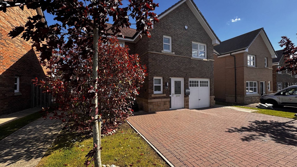Kinghorn Cottage | The Rowan Nook - sleeps 8 guests in 3 bedrooms