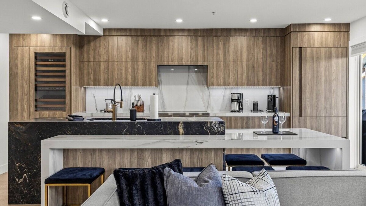 Dead Man's Flats Condo | The Royal -3 BR/2 Bath Luxurious Penthouse