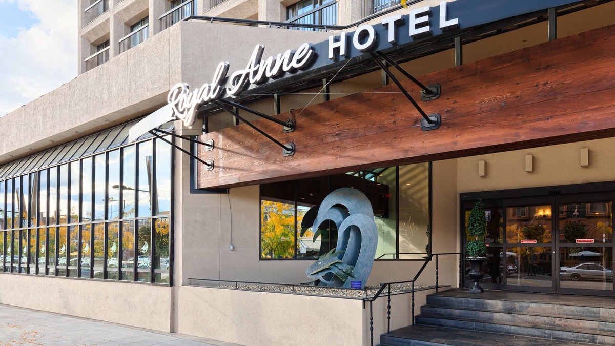 Kelowna Central Business District Hotel | The Royal Anne Hotel