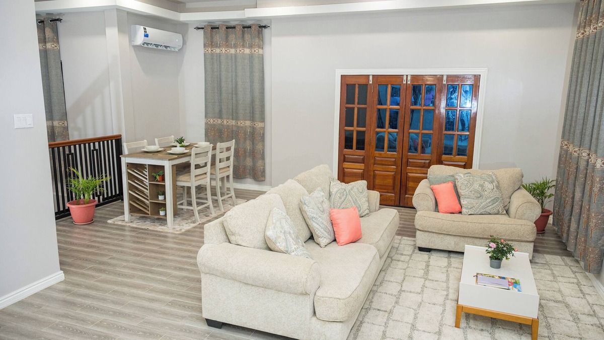 Georgetown Villa | The Royal Haven- Stylish, modern 3-bedroom luxury villa, 4min to mall, Stadium