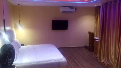 Mosogar Hotel | The Royal Hotel