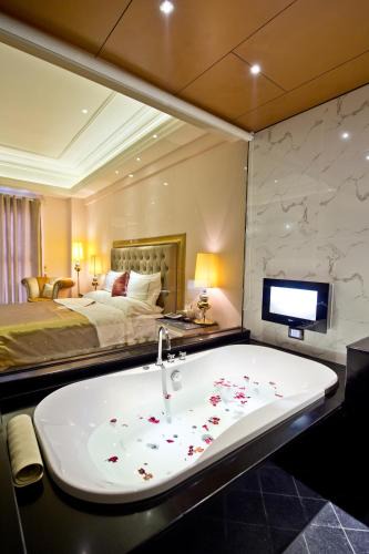 Zhuhai Hotel | The Royal Pinnacle Hotel