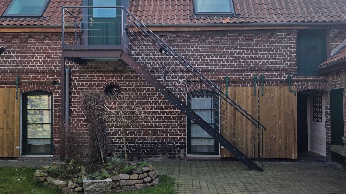 Rumegies House | The Rucher gite welcomes you to an old farmhouse on the Belgian border.