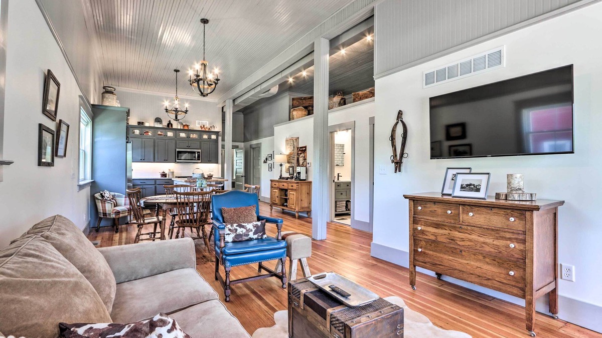 Defiance Apartment | 'The Ruebling House': Bright, Modern, & Renovated!
