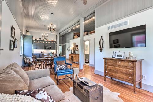 Defiance Apartment | The Ruebling House Bright, Modern, and Renovated!