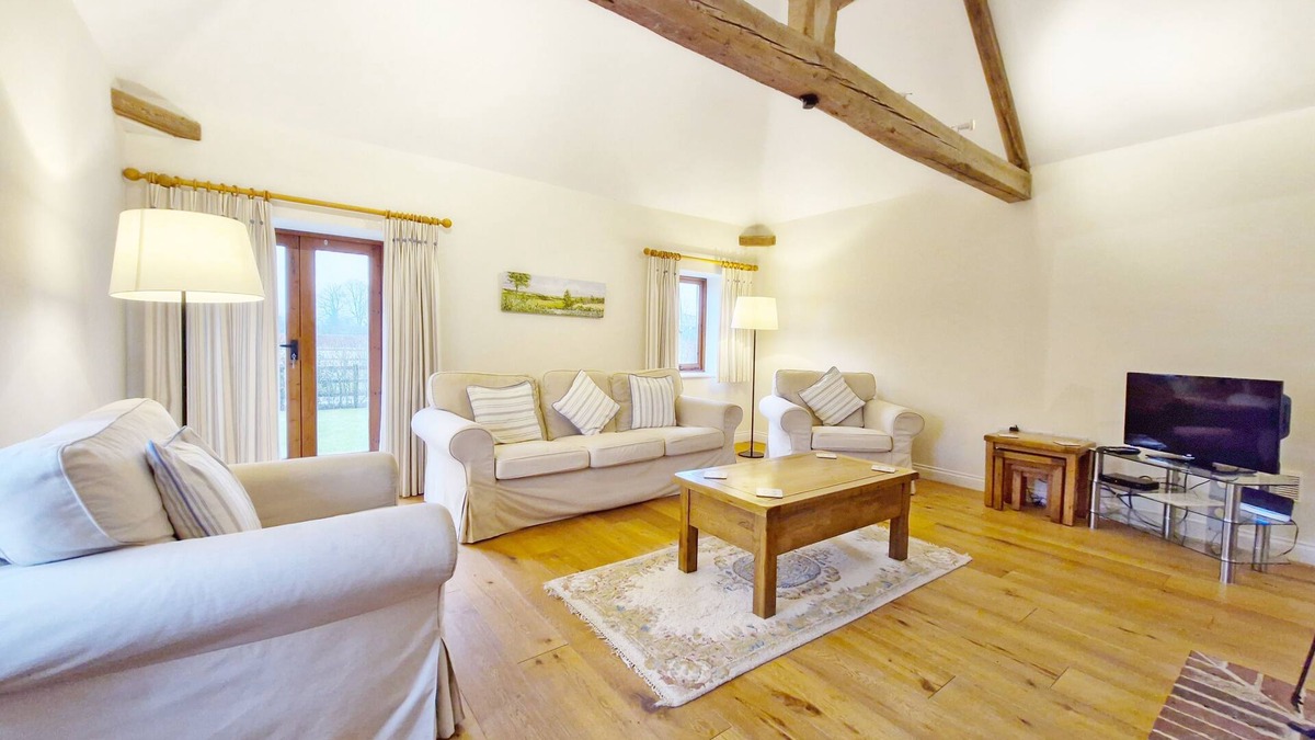 East Lavant Cottage | The Run, West Lavant - a barn conversion that sleeps 4 guests in 2 bedrooms