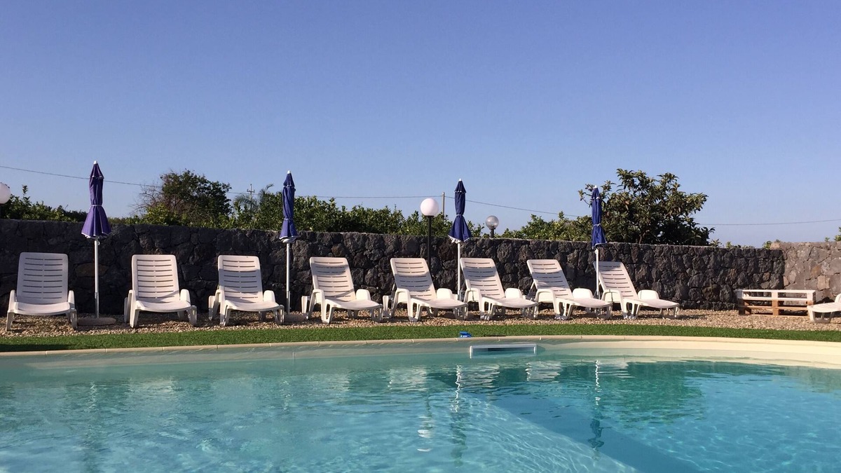 Santa Tecla House | THE RUSTIC POZZILLO FARMHOUSE IN STONE WITH GARDEN AND POOL TO SHARE