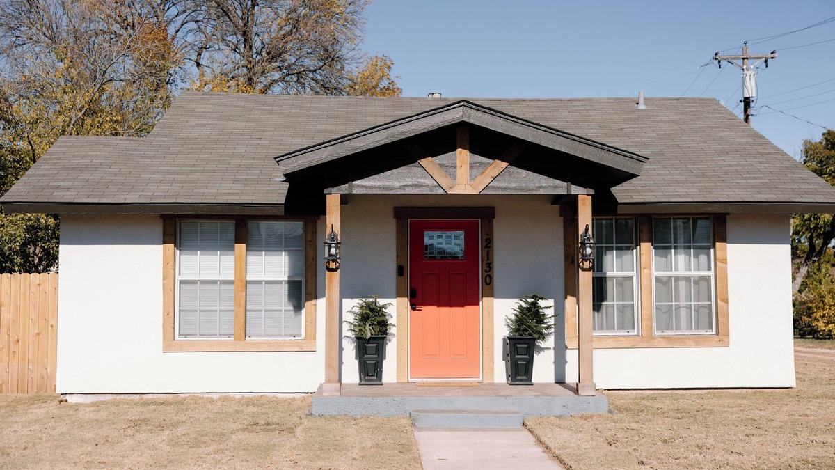 Sayles Blvd. Area House | The Rustic Roost