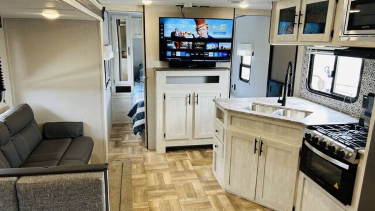 Tow House | The RV Sleeps 8 - 36'