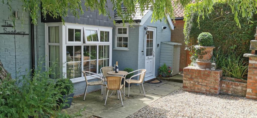 Grimsby House | The Saddlery Holiday Cottage - Near Wolds And Coast