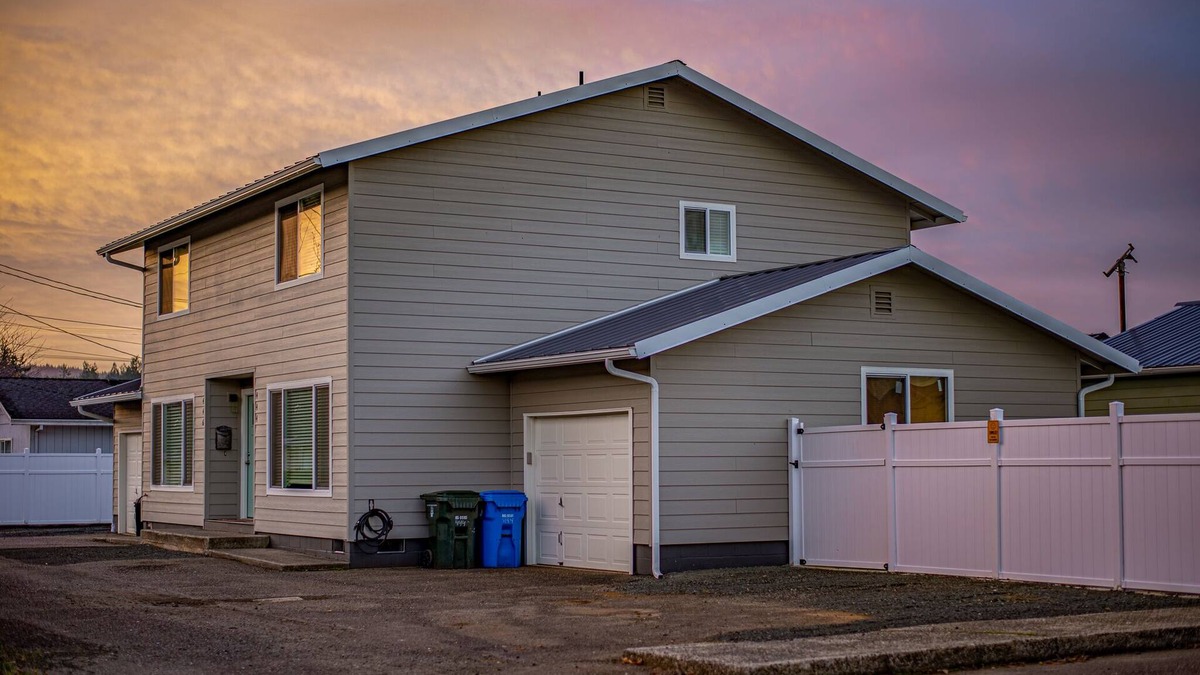 Reedsport House | The Salty Duplex (Right Side)