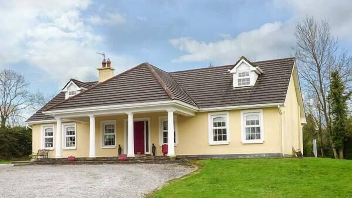 Killavullen House | THE SANCTUARY, family friendly, with open fire in Killavullen