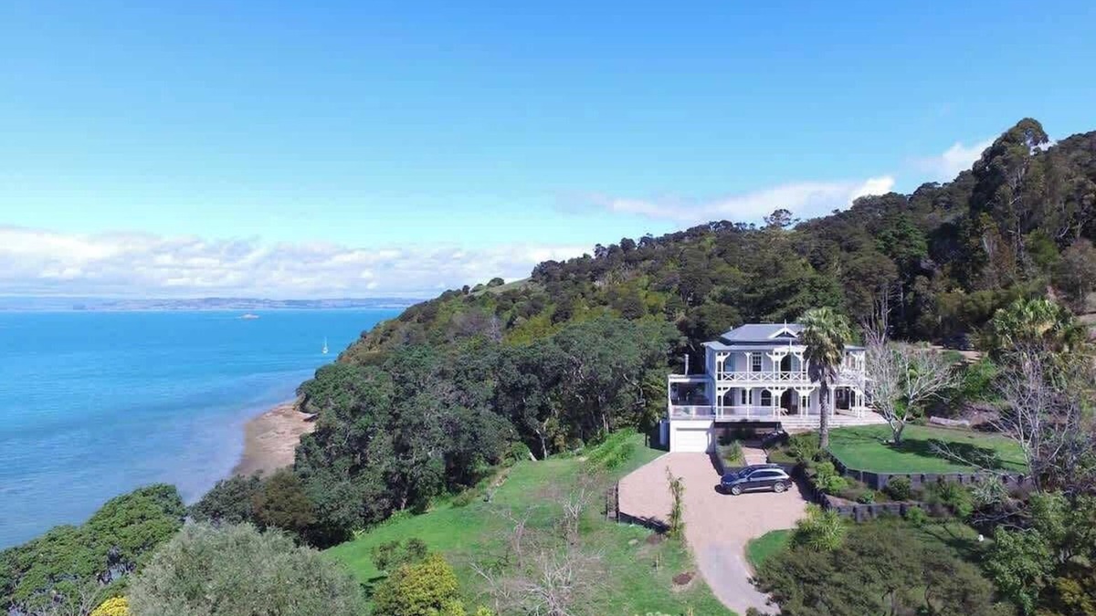 Oneroa House | The Sanctuary | Stay Waiheke