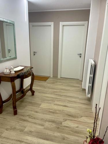 Scafati House | The Sanctuary suite blu