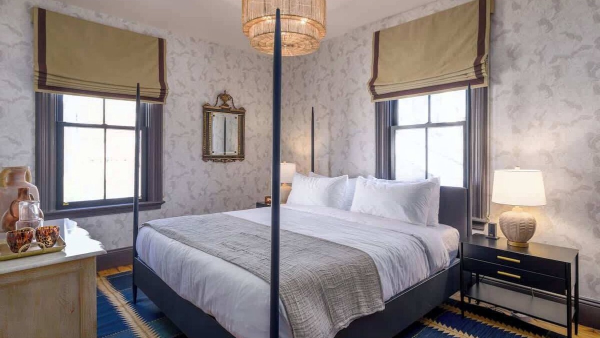 Historic Hill House | The Sanctuary Suite - Elegance by the Sea